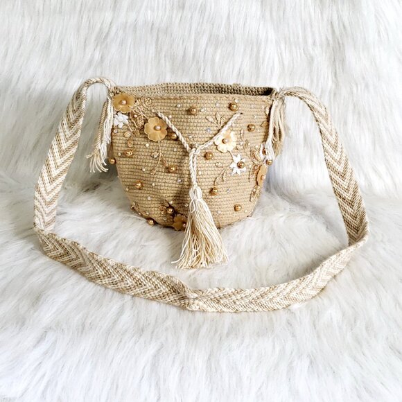 Embellished Pearl Floral Woven handmade Colombian Wayuu Mochila Bag Cream White - Picture 5 of 9